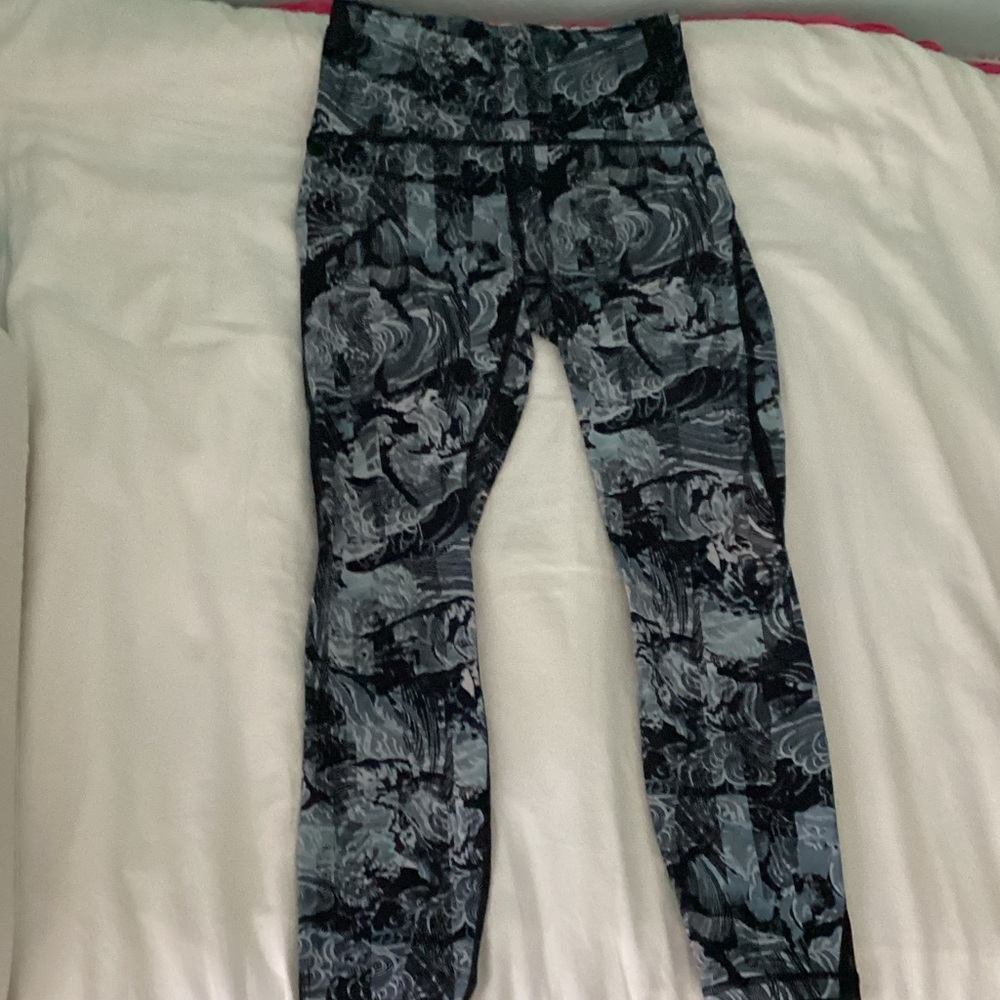 Women’s Black & Gray Pattern Lululemon pants